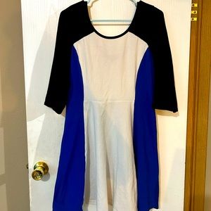 Cute, fun dress w/ slight flair! Good for any occasion. Brand: Express. Size: L